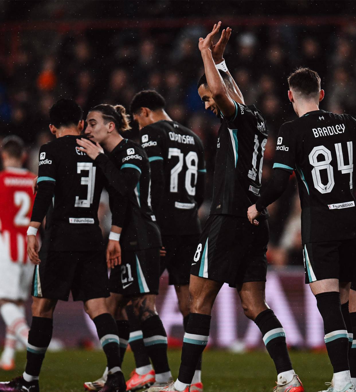 包含欧冠今夜走向成谜，AC米兰远射贴柱，信心回归，阵容厚度经受考验的词条